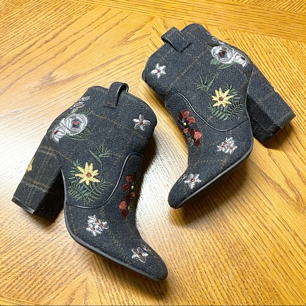 INDIGO Embroidered Plaid Heeled Booties Size 6